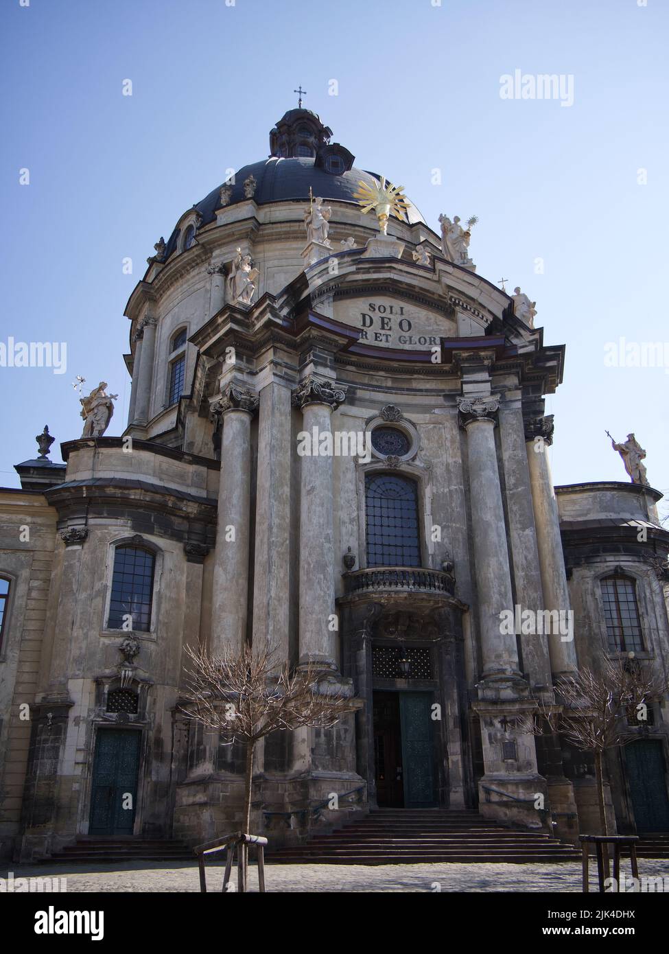 La chiesa dominicana e il monastero è uno storico complesso barocco della chiesa e del monastero dell'Ordine Domenicano del XVIII secolo a Lviv, AN Foto Stock