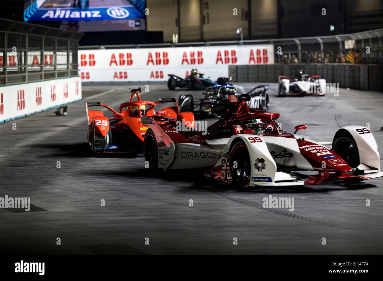 30th luglio 2022; circuito Excel e-Prix, Docklands, Londra, Inghilterra; ABB Formula e World Championship, gara 1: Numero 99 Dragon Penske Autosport auto guidata da Antonio Giovinazzi durante la gara di Formula e di Londra Foto Stock