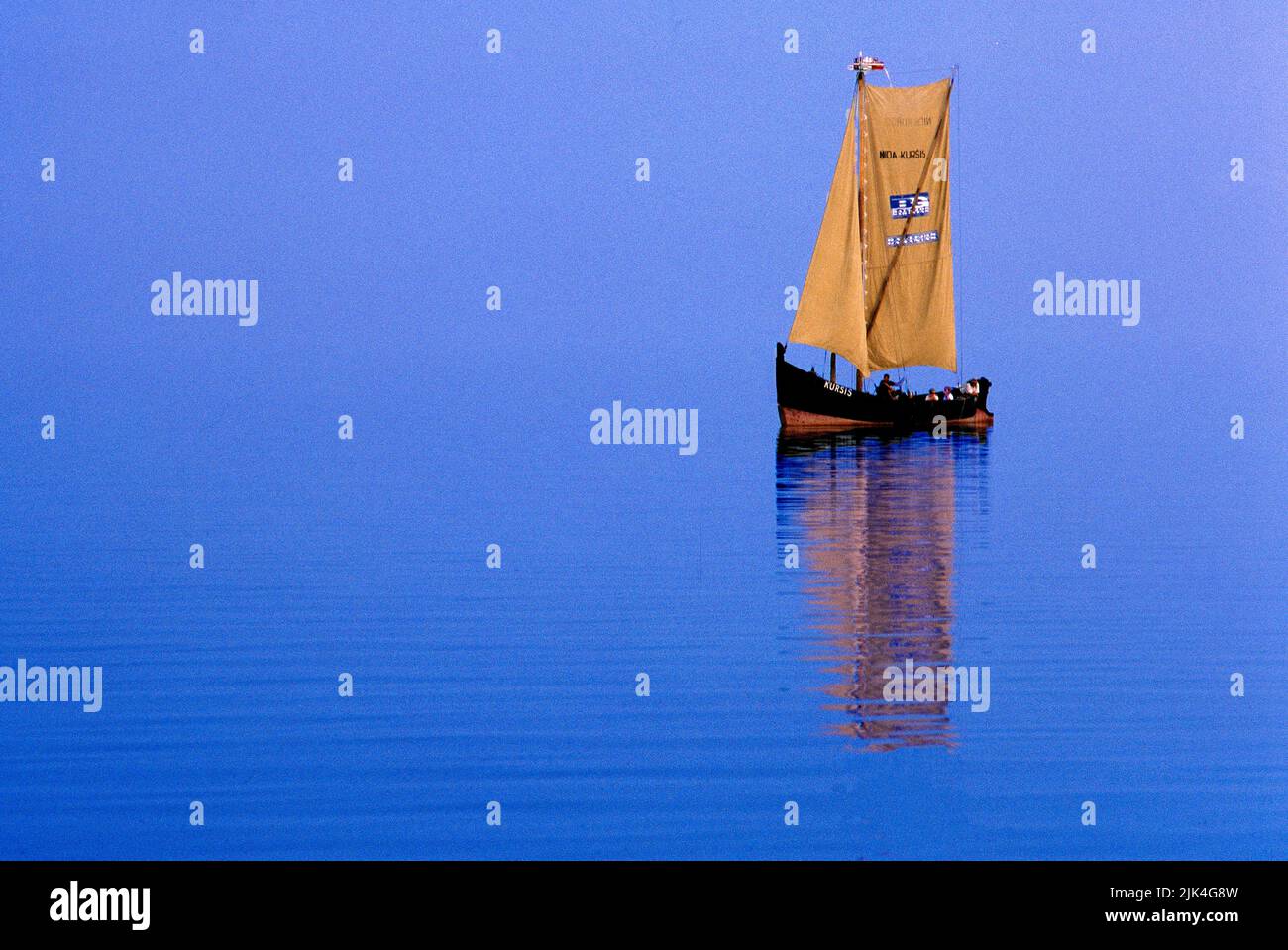 Barca sulla Laguna di Curonian Foto Stock