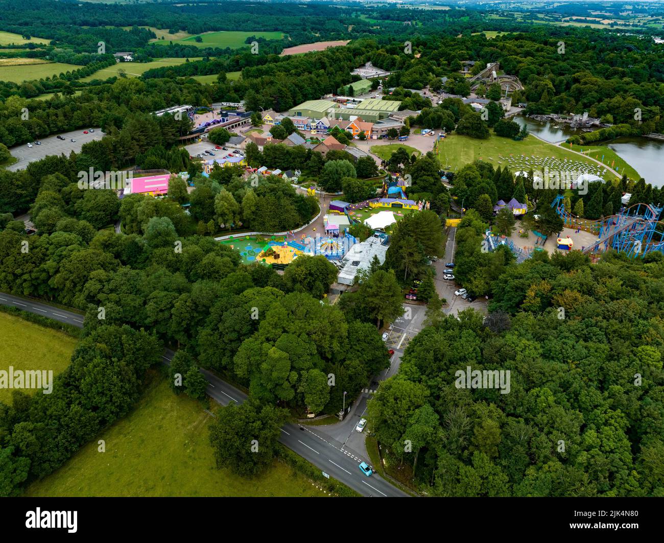 Alton Towers Foto aeree dall'aria, tra cui Nemesis, Smiler, David Walliims, Sonic Spinball Whizzer, The Towers, RITA, 13, Enterprize(SBNO) Drone Foto Stock