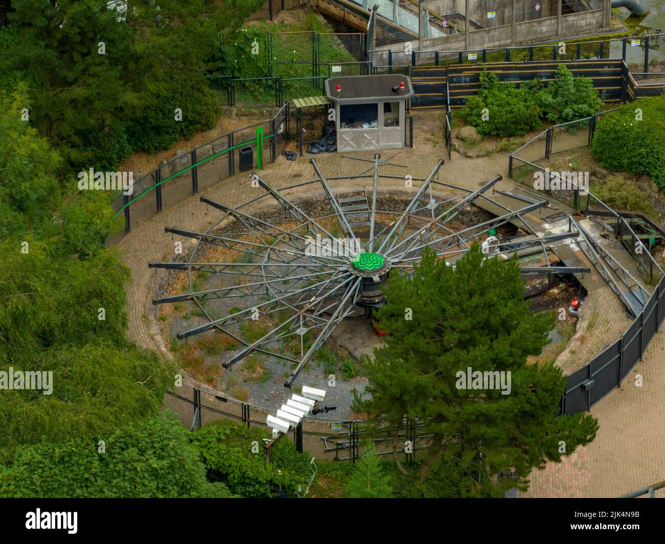 Alton Towers Foto aeree dall'aria, tra cui Nemesis, Smiler, David Walliims, Sonic Spinball Whizzer, The Towers, RITA, 13, Enterprize(SBNO) Drone Foto Stock