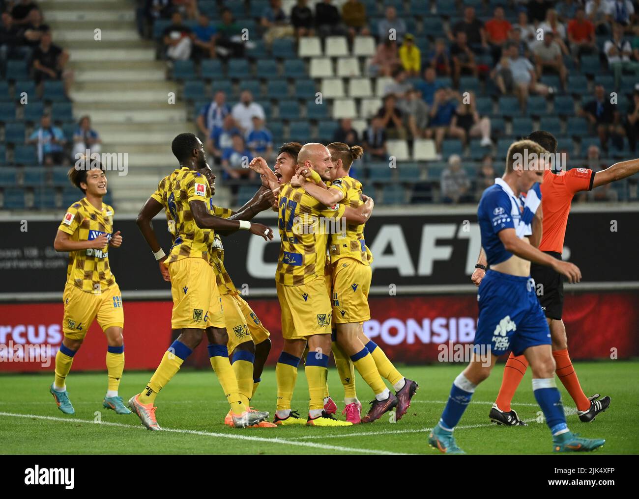 Daichi Hayashi di STVV festeggia dopo aver segnato durante una partita di calcio tra KAA Gent e Sint-Truidense VV, sabato 30 luglio 2022 a Gent, il giorno 2/34 della prima divisione del campionato belga 'Jupiler Pro League' 2022-2023. BELGA FOTO JOHN THYS Foto Stock