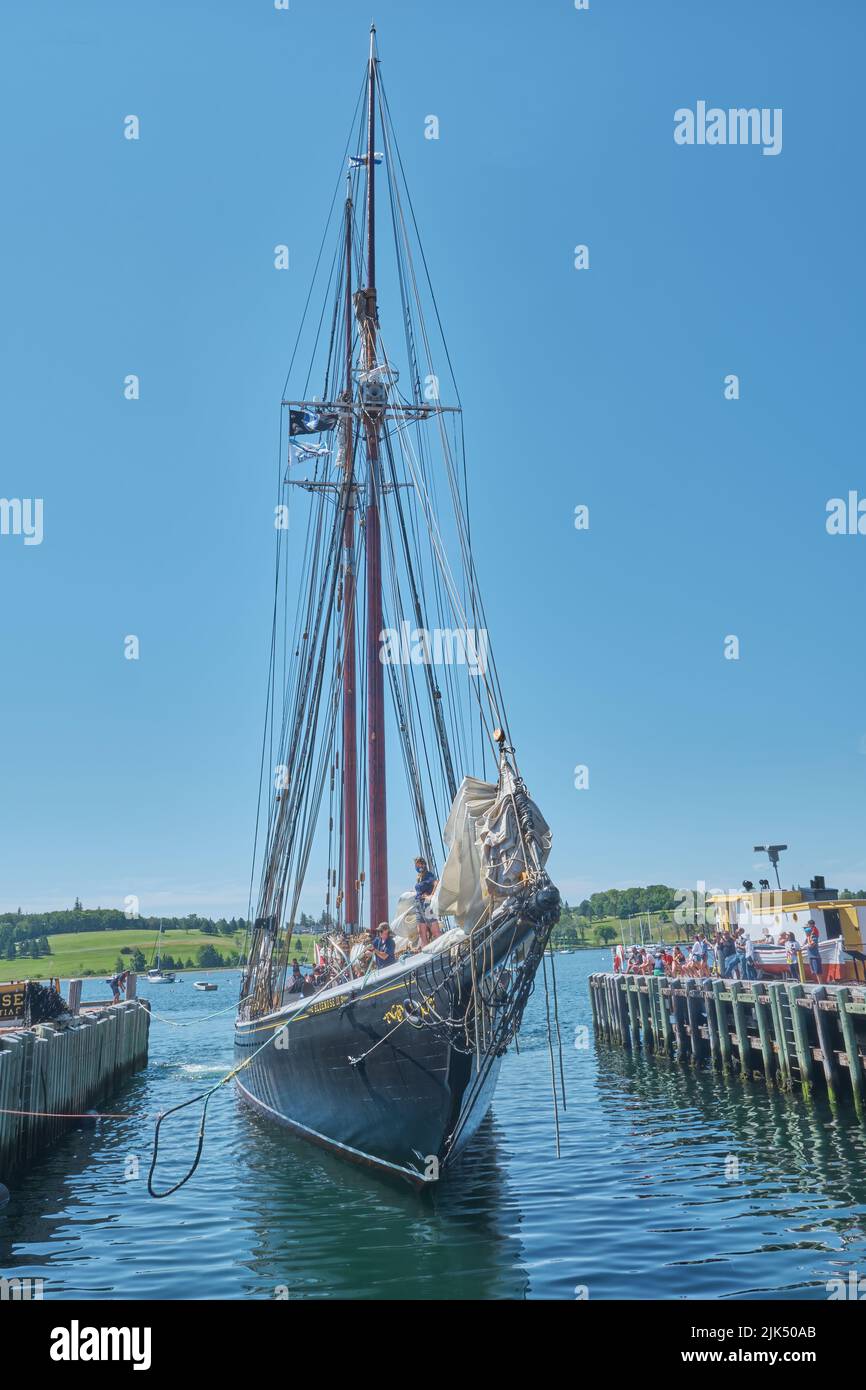 Il Bluenose era una goletta da pesca e da corsa che divenne un simbolo iconico della Nuova Scozia e del Canada, la città in cui fu costruita la nave. Il blu Foto Stock