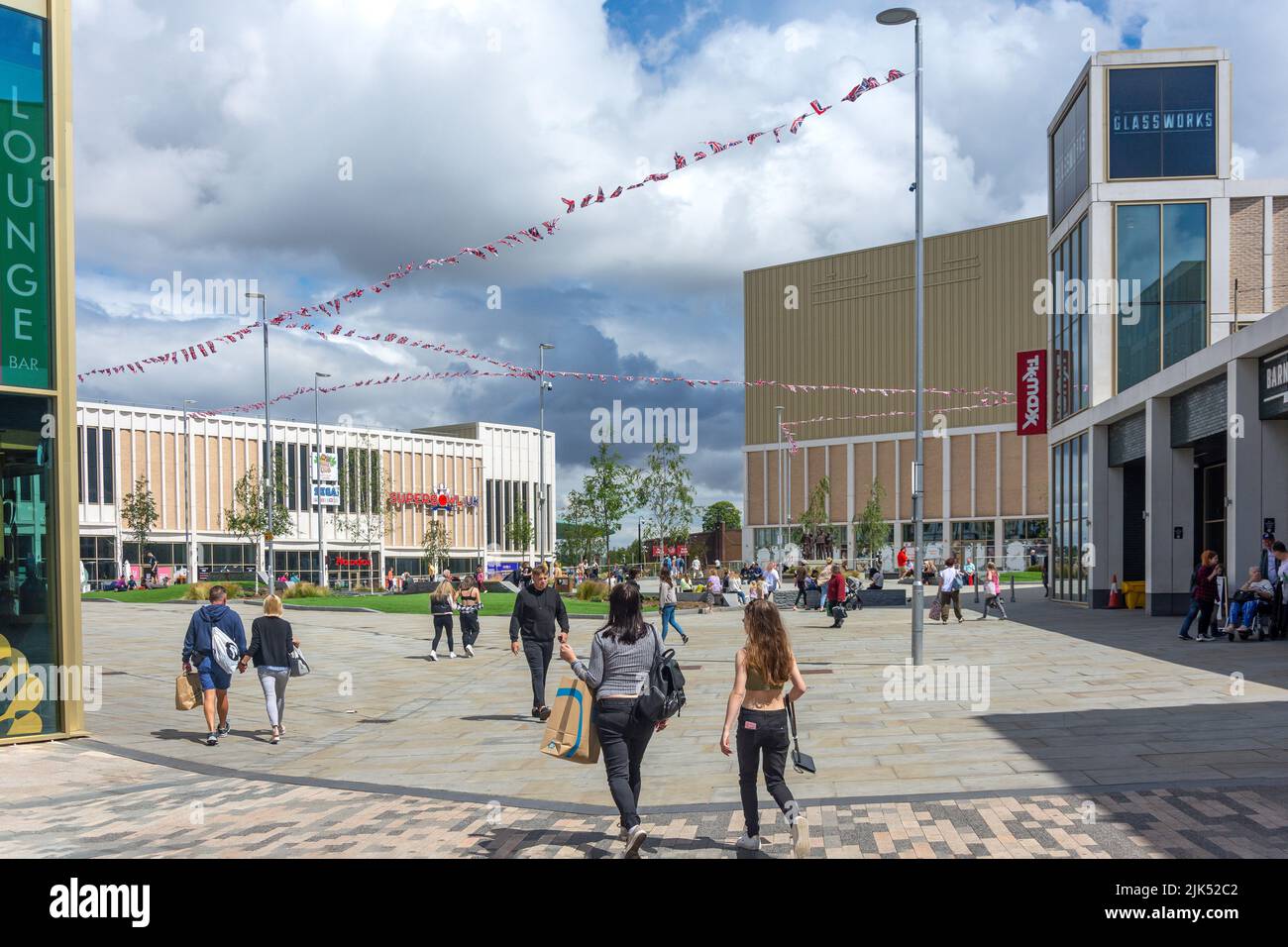 Via pedonale dello shopping, May Day Green, Barnsley, South Yorkshire, Inghilterra, Regno Unito Foto Stock