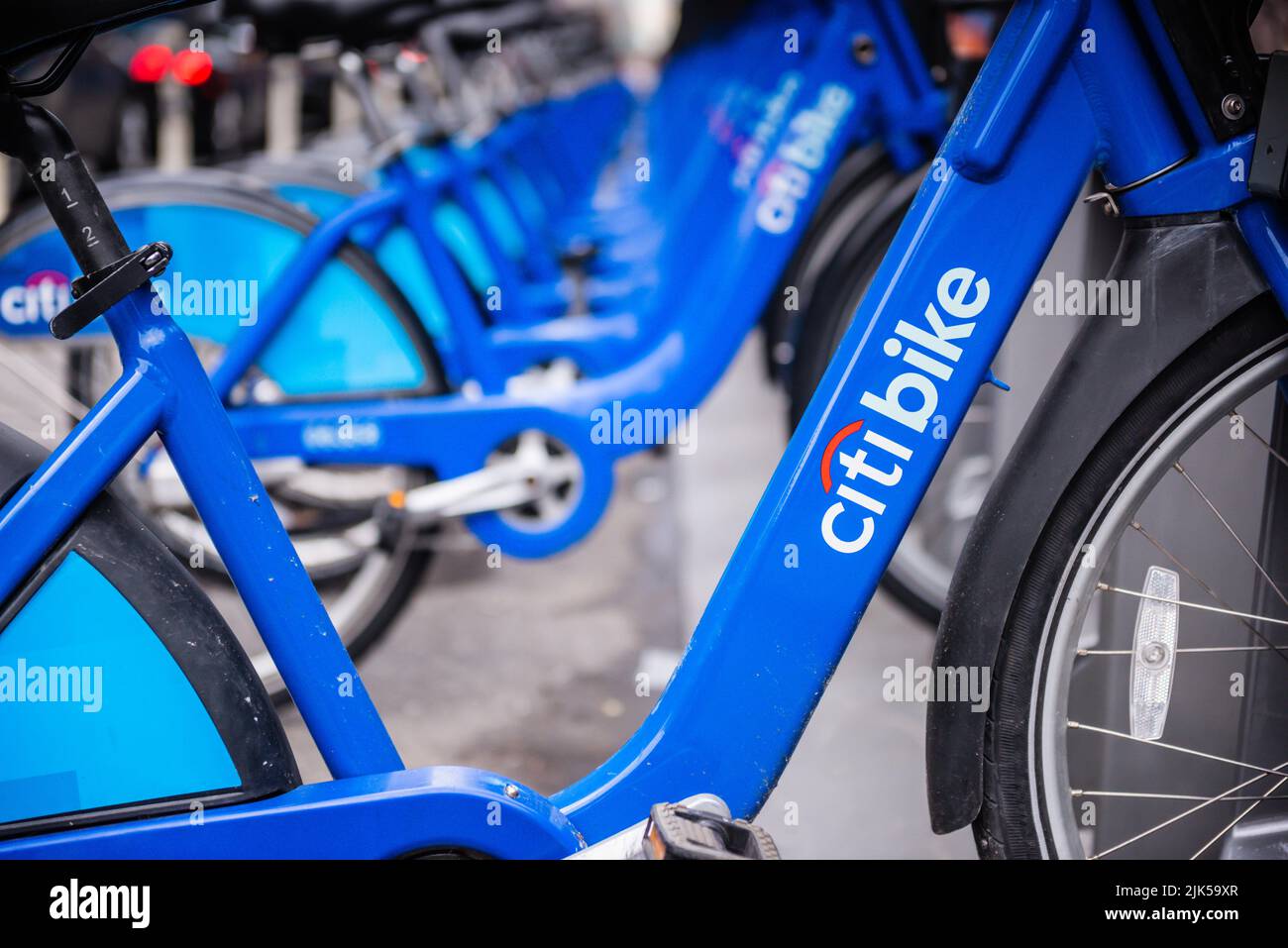 New York, NY/USA - 05-07-2016: Noleggio biciclette a Manhattan. Citibicke è un sistema pubblico di condivisione delle biciclette. Foto Stock