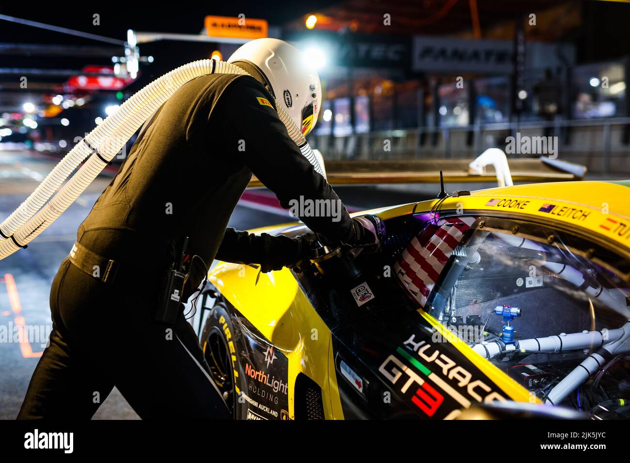 27 Leipert Motorsport, Lamborghini Huracan GT3 Evo di Tyler COOKE, Brendon LEITCH, Isaac TUTUMLU LOPEZ, Max WEERING, in azione pitstop rifornimento durante la TotalEnergies 24 2022 ore di Spa 2022, 7th round del Fanatec GT World Challenge Europe Powered by AWS, dal 27 al 31 luglio, 2021 sul circuito di Spa-Francorchamps, a Stavelot, Belgio - Foto: Florent Gooden / DPPI/DPPI/LiveMedia Foto Stock