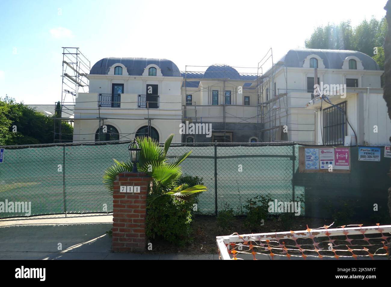 Beverly Hills, California, Stati Uniti d'America 24th luglio 2022 l'ex casa/casa di Charlie Chaplin, attore/comico, a 711 N. Beverly Drive il 24 luglio 2022 a Beverly Hills, California, Stati Uniti. Foto di Barry King/Alamy Stock Foto Foto Stock