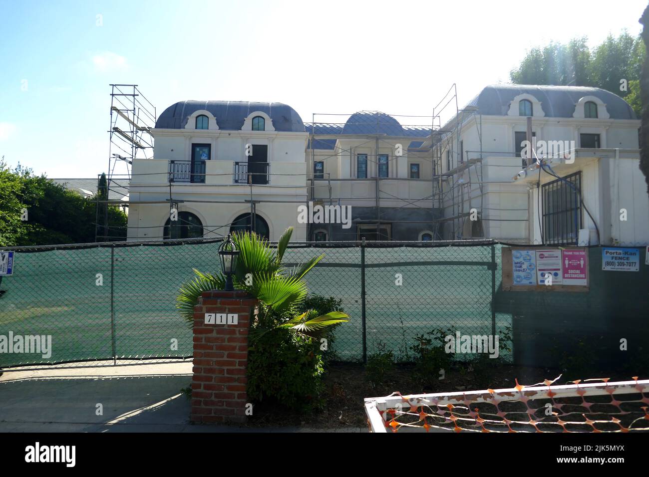 Beverly Hills, California, Stati Uniti d'America 24th luglio 2022 l'ex casa/casa di Charlie Chaplin, attore/comico, a 711 N. Beverly Drive il 24 luglio 2022 a Beverly Hills, California, Stati Uniti. Foto di Barry King/Alamy Stock Foto Foto Stock