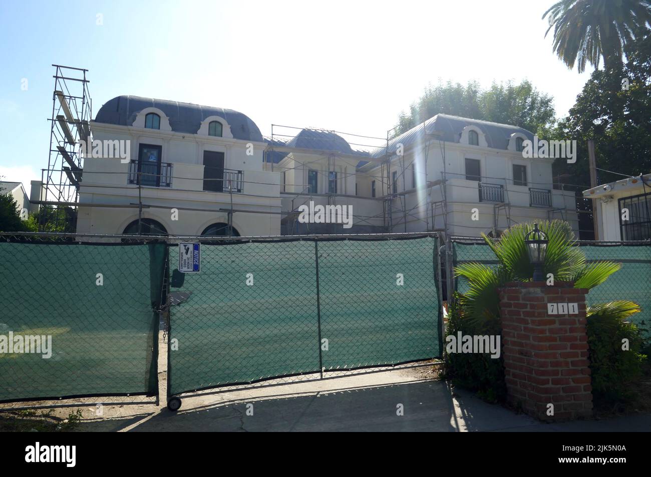 Beverly Hills, California, Stati Uniti d'America 24th luglio 2022 l'ex casa/casa di Charlie Chaplin, attore/comico, a 711 N. Beverly Drive il 24 luglio 2022 a Beverly Hills, California, Stati Uniti. Foto di Barry King/Alamy Stock Foto Foto Stock
