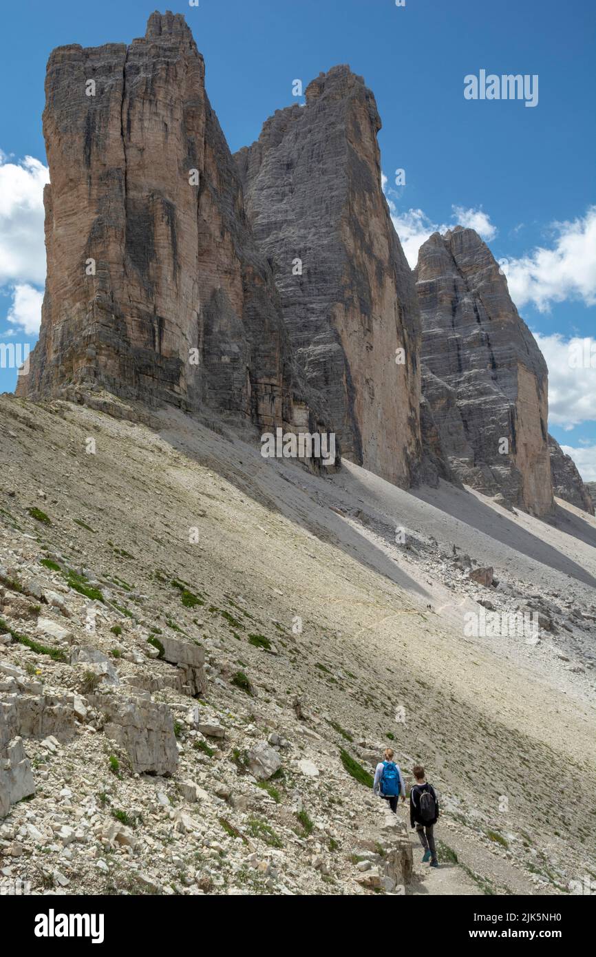 Le tre Cime di Lavaredo (il Drei Zinnen) in estate. Sesto Dolomiti. Italia. Foto Stock