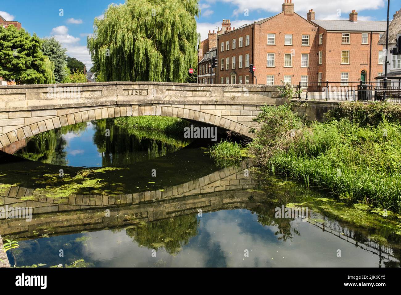Il vecchio ponte sul fiume Welland. Spalding, Lincolnshire, Inghilterra, Regno Unito, Gran Bretagna, Europa Foto Stock