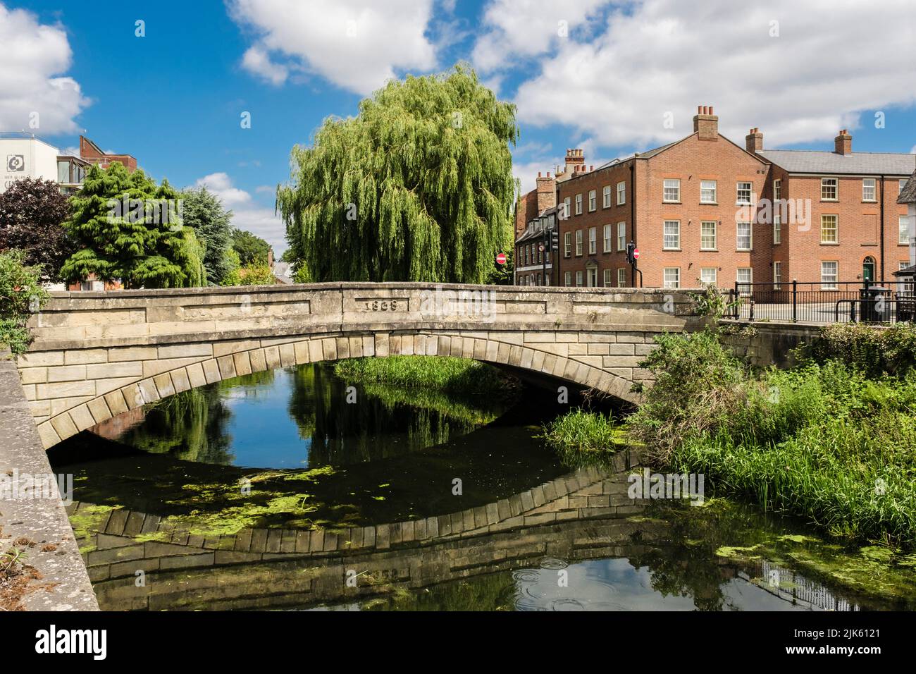 Il vecchio ponte sul fiume Welland. Spalding, Lincolnshire, Inghilterra, Regno Unito, Gran Bretagna, Europa Foto Stock