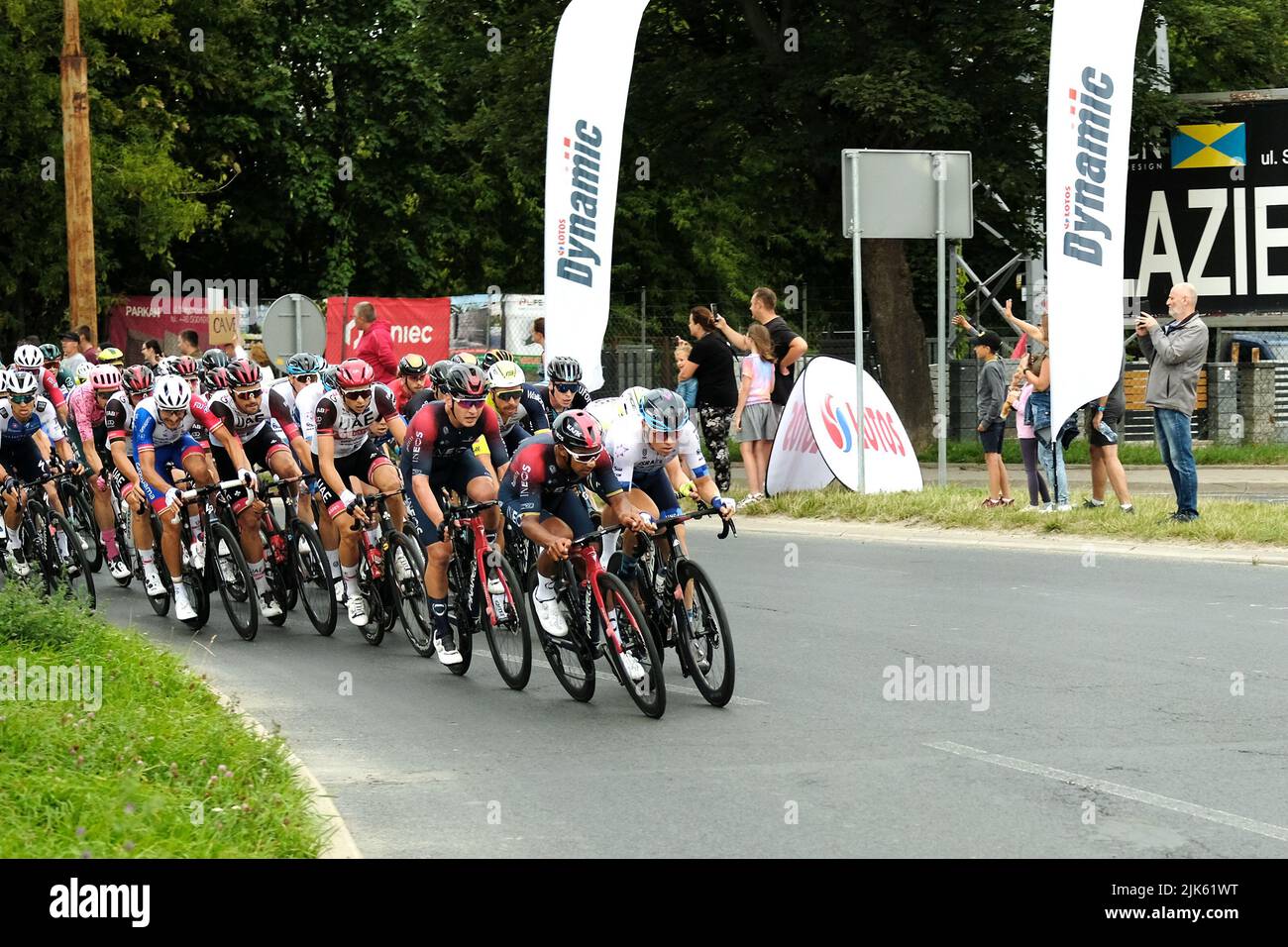 Lublino, Polonia. 30 luglio 2022. Fronte di peloton di ciclisti alla gara Tour de Poulogne Stage 1 Foto Stock