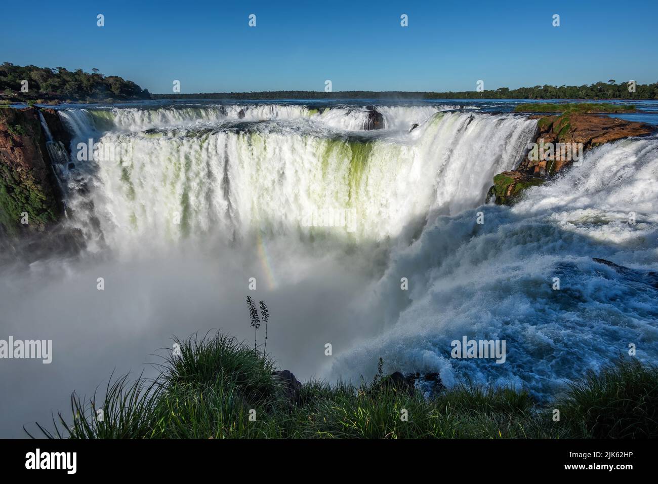 La Gola del Diavolo (in spagnolo: Garganta del Diablo) alle Cascate di Iguazu al confine tra Argentina e Brasile. Foto Stock