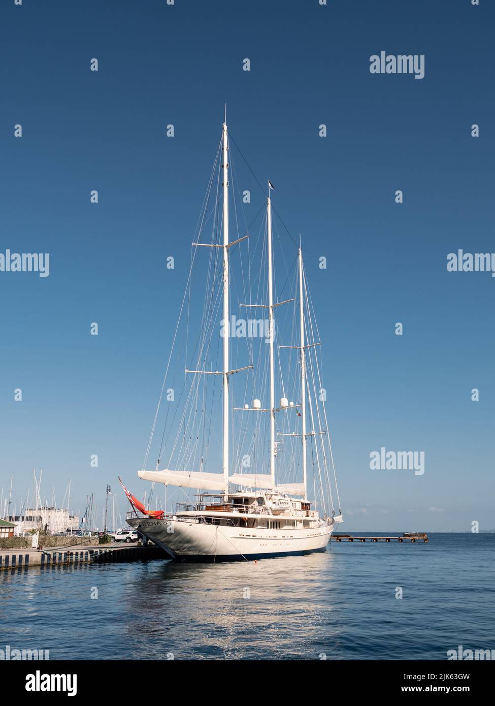 Trieste, Italia Giugno 25 2022: Athena Sailing Yacht di Georgetown, Stati Uniti, di proprietà della Dr. Jim Clark e costruito nel 2004 dalla Royal Huismann Shipyar Foto Stock