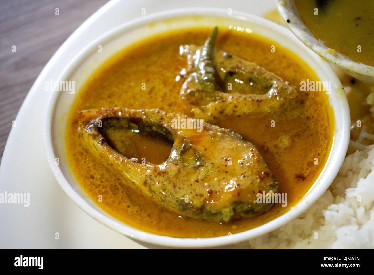 Sorshe Ilish, piatti del Bengala Hilsa Fish cucinato con senape Foto Stock