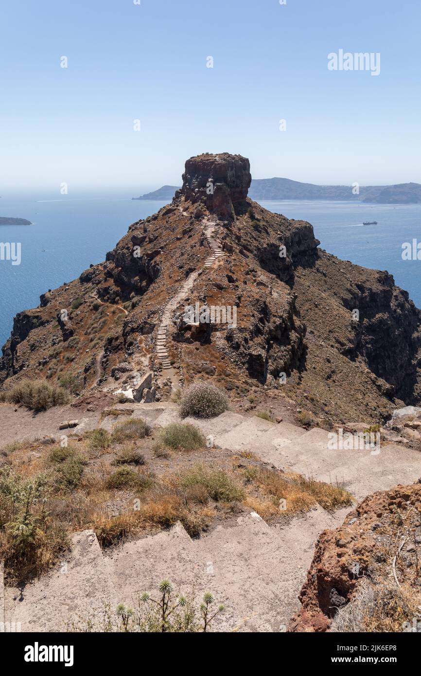 Skaros Rock un promontorio roccioso sul bordo della caldera, Imerovigli, Santorini, Grecia, Europa Foto Stock