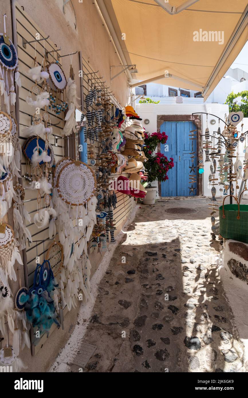 Negozio di vendita di caccia da sogno e souvenir della vacanza, Pyrgos villaggio, Santorini, isole Cicladi, Grecia, Europa Foto Stock