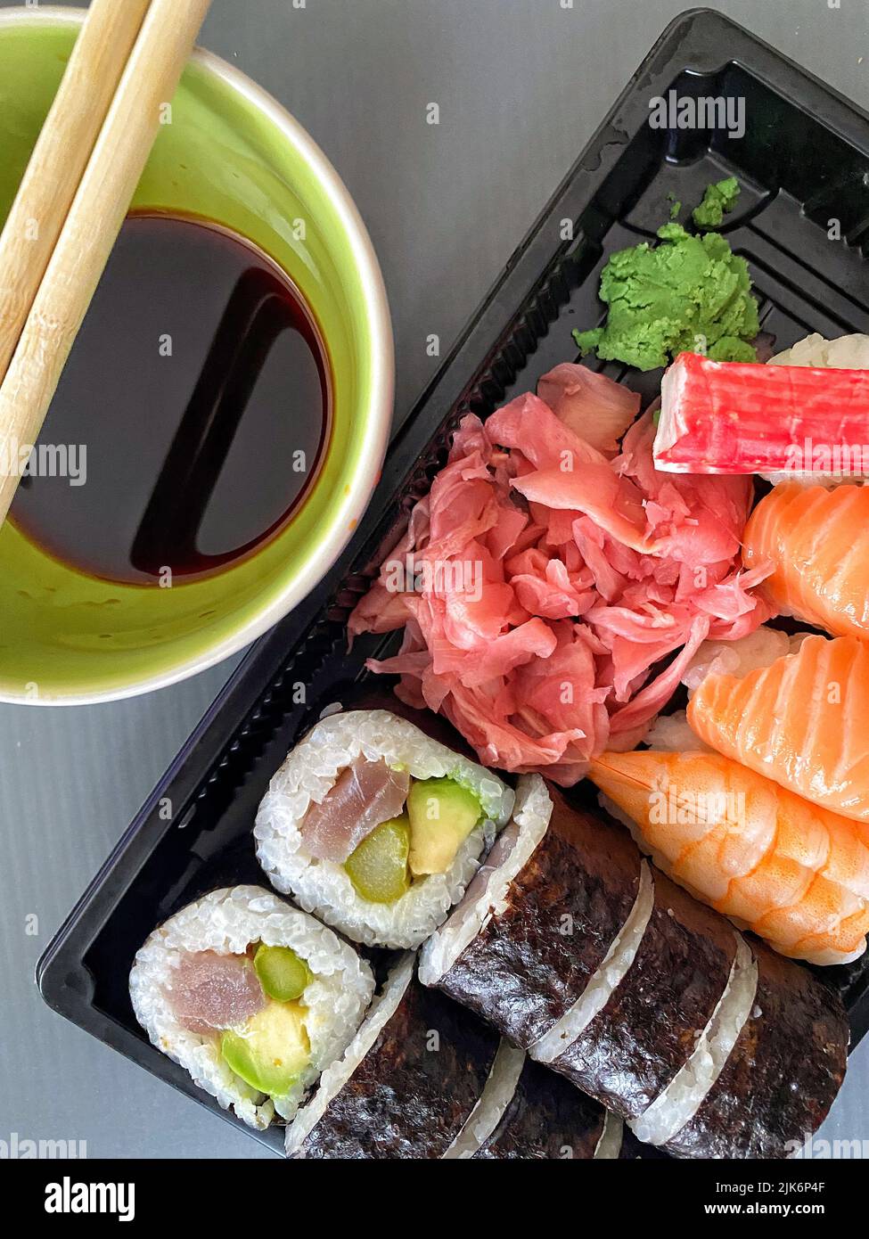 Selezione di sushi giapponesi Foto Stock