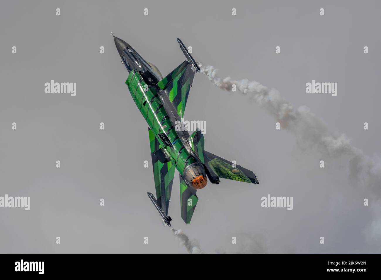 Display solo per componenti aria belga, con display F-16AM Fighting Falcon "Dream Viper" presso il Royal International Air Tattoo Foto Stock