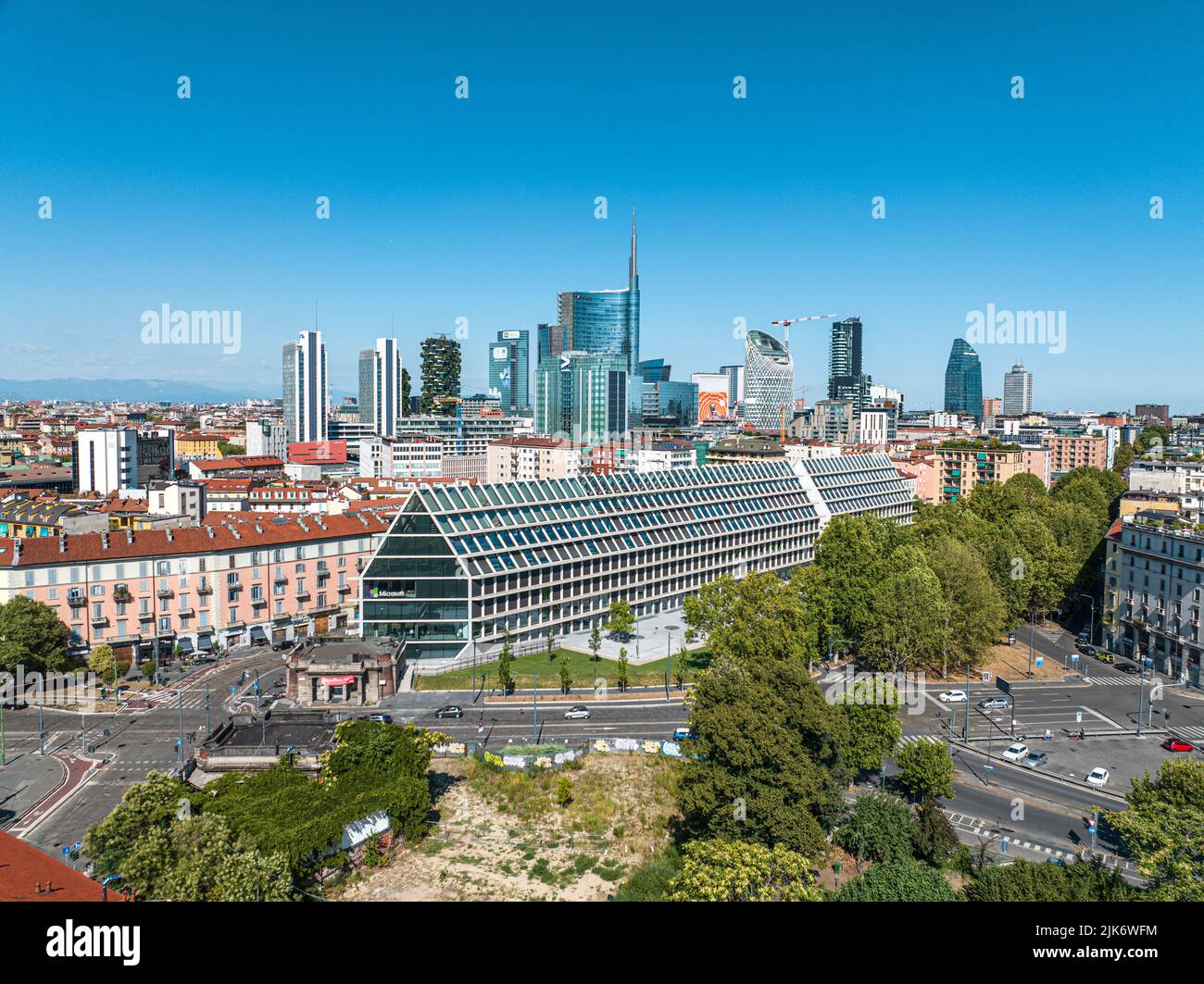 Veduta aerea del nuovo centro di Milano, grattacieli. Palazzo Lombardia e Bosco verticale. UniCredit torre, Unipol torre. Italia Foto Stock