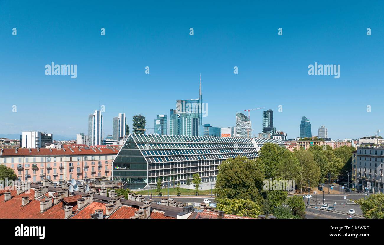 Veduta aerea del nuovo centro di Milano, grattacieli. Palazzo Lombardia e Bosco verticale. UniCredit torre, Unipol torre. Italia Foto Stock