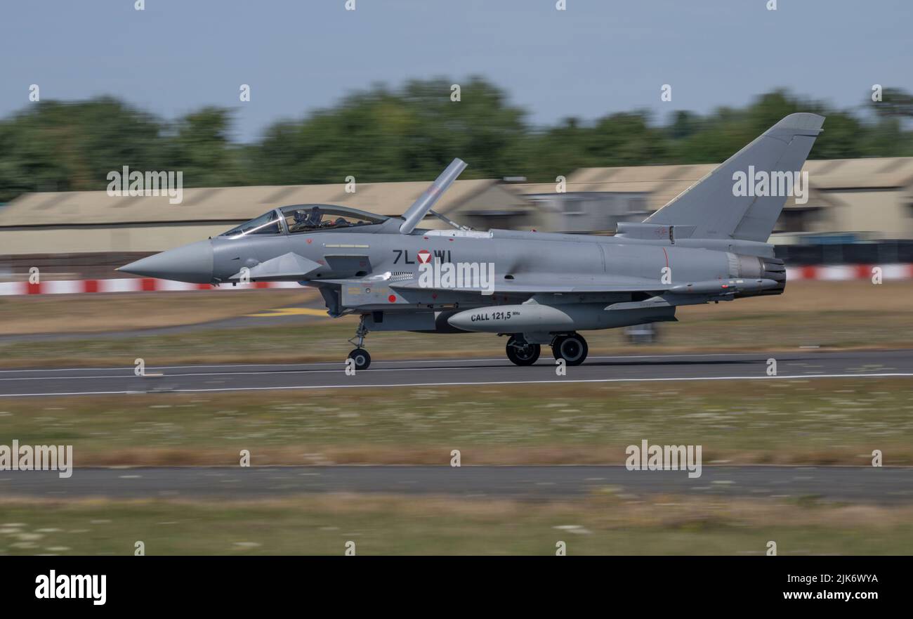 La Demo Quick Reaction Alert effettuata da 2 x EF2000 (Eurofighter) aerei che intercettano un Hercules C-130K che agisce da intruso Foto Stock