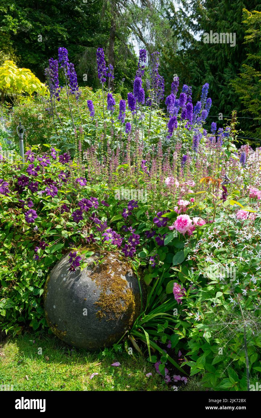 Estate piantando a Thornbridge Hall giardini vicino Bakewell, Peak District, Derbyshire, Inghilterra. Foto Stock