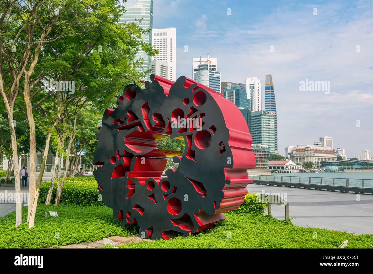 A World United, scultura dell'artista singaporiano Huang Yifan, b. 1987. L'opera è esposta a Marina Bay, Repubblica di Singapore. Foto Stock