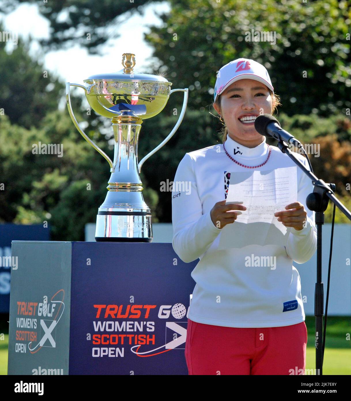 Ayrshire, Regno Unito. 31st luglio 2022. Open golf femminile scozzese. Ultimo giorno, 31/07/22. Dundonald Links, Ayrshire. Ayaka Furue alza il trofeo. Credit: CDG/Alamy Live News Foto Stock