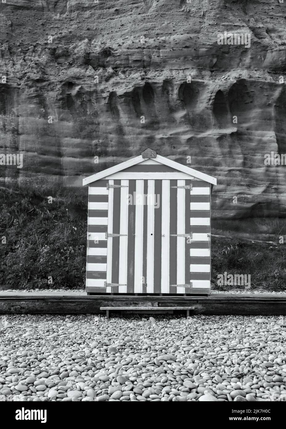 Una singola capanna da spiaggia solita sul singolo di una spiaggia di Devon Foto Stock