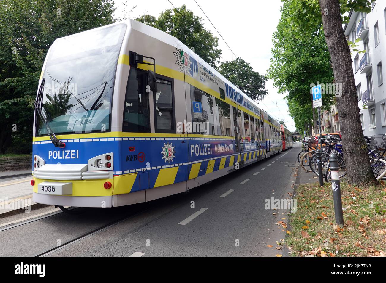 Präventionskampagne der Polizei auf Strassenbahn der Kölner Verkehrsbetriebe gegen falsche Polizisten, Nordrhein-Westfale, Deutschland, Köln Foto Stock