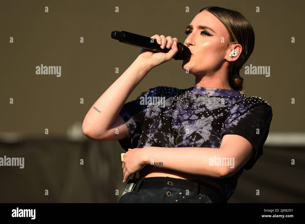 Lucca, Italia. 31 luglio 2022. Mara Sattei in concerto fuori dalle mura storiche della città di Lucca durante il festival estivo di Lucca. Stefano dalle Luche / Alamy Live News. Foto Stock