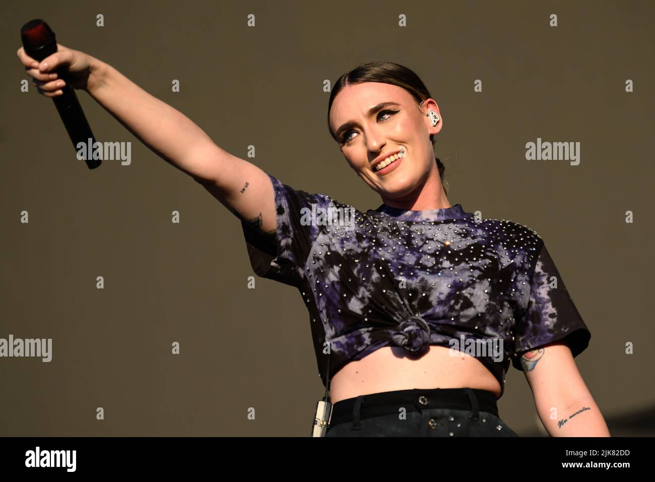 Lucca, Italia. 31st luglio 2022. Mara Sattei in concerto fuori dalle mura storiche della città di Lucca durante il festival estivo di Lucca. Credit: Stefano dalle Luche/Alamy Live News Foto Stock