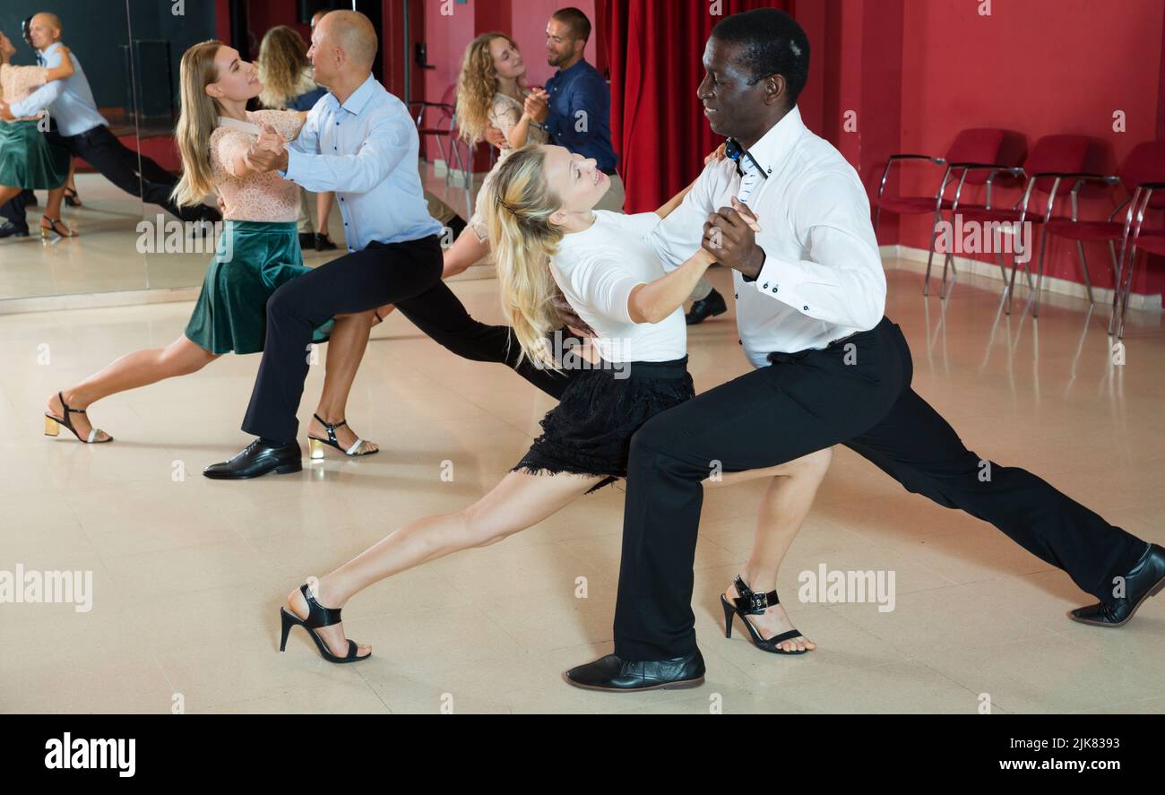 Gente che balla tango argentino Foto Stock