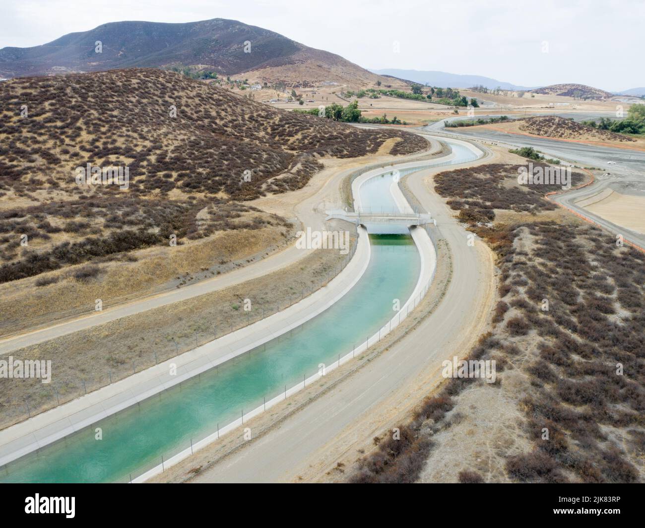 Vista aerea dell'acqua che scorre attraverso l'acquedotto. Foto Stock