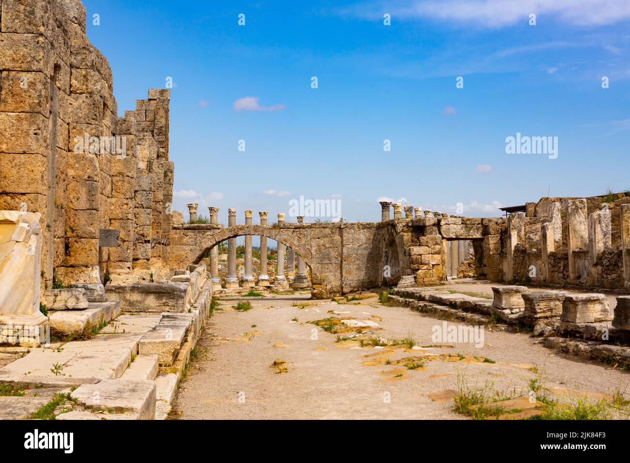 Righe di colonne in Perge, Antalya, Turchia Foto Stock