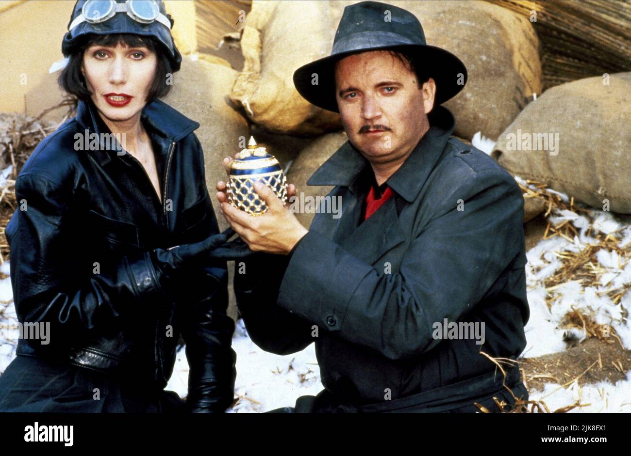 Sally Kellerman & Dave Thomas Film Boris and Natasha (1992) personaggi: Natasha fatale, Boris Badunov regista: Charles Martin Smith 17 aprile 1992 **WARNING** questa fotografia è solo per uso editoriale ed è copyright della 20TH CENTURY FOX e/o del fotografo assegnato dalla Film or Production Company e può essere riprodotta solo da pubblicazioni in concomitanza con la promozione del suddetto film. È richiesto un credito obbligatorio a 20TH CENTURY FOX. Il fotografo deve essere accreditato anche se conosciuto. Nessun uso commerciale può essere concesso senza l'autorizzazione scritta di The Film Company. Foto Stock