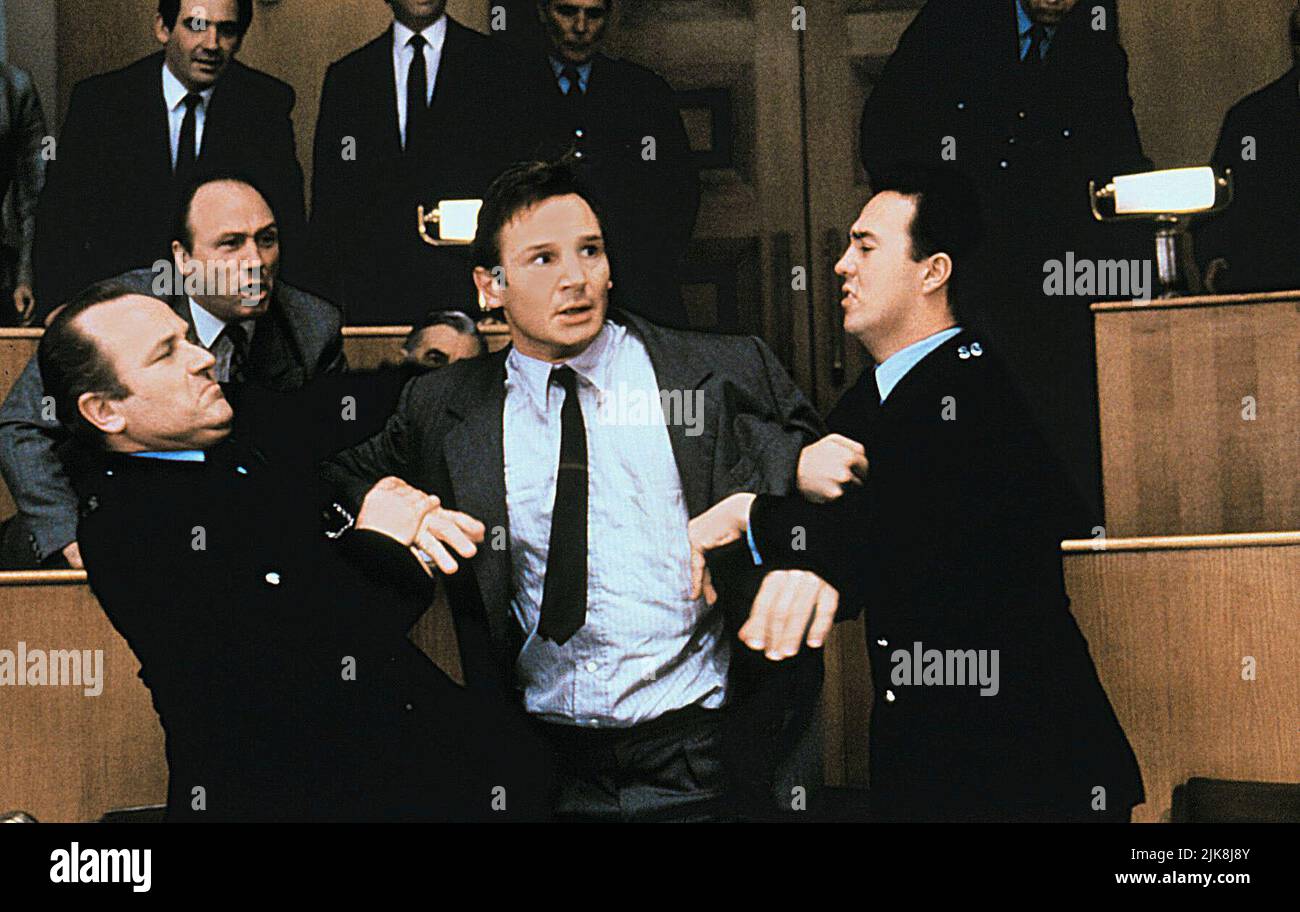 Liam Neeson Film Under Suspicion (1991) personaggi: Tony Aaron regista: Simon Moore 27 settembre 1991 **WARNING** questa fotografia è solo per uso editoriale ed è copyright di RANK e/o The Photographer assegnato dalla Film o Production Company e può essere riprodotta solo da pubblicazioni in concomitanza con la promozione del suddetto Film. È richiesto un credito obbligatorio per IL RANGO. Il fotografo deve essere accreditato anche se conosciuto. Nessun uso commerciale può essere concesso senza l'autorizzazione scritta di The Film Company. Foto Stock