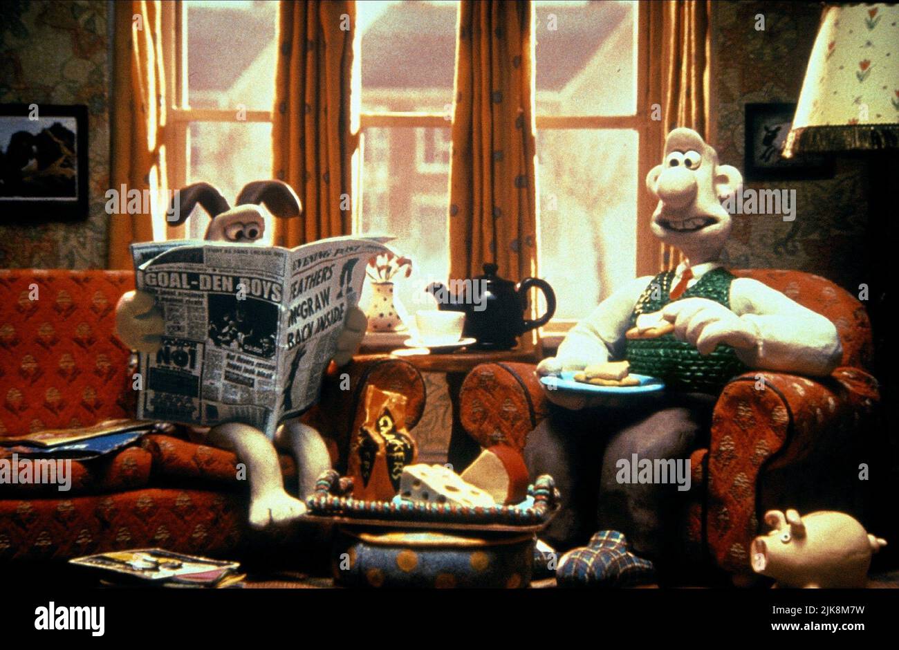 Wallace & Gromit Film: Wallace & Gromit: The Wrong Trusers (UK 1993) personaggi: Wallace & Director: Nick Park 03 Dicembre 1993 **ATTENZIONE** questa foto è solo ad uso editoriale ed è copyright DI AARDMAN e/o del fotografo assegnato dalla Film o dalla Production Company e può essere riprodotta solo da pubblicazioni in concomitanza con la promozione del suddetto Film. È richiesto un credito obbligatorio per AARDMAN. Il fotografo deve essere accreditato anche quando è noto. Nessun uso commerciale può essere concesso senza l'autorizzazione scritta della Film Company. Foto Stock