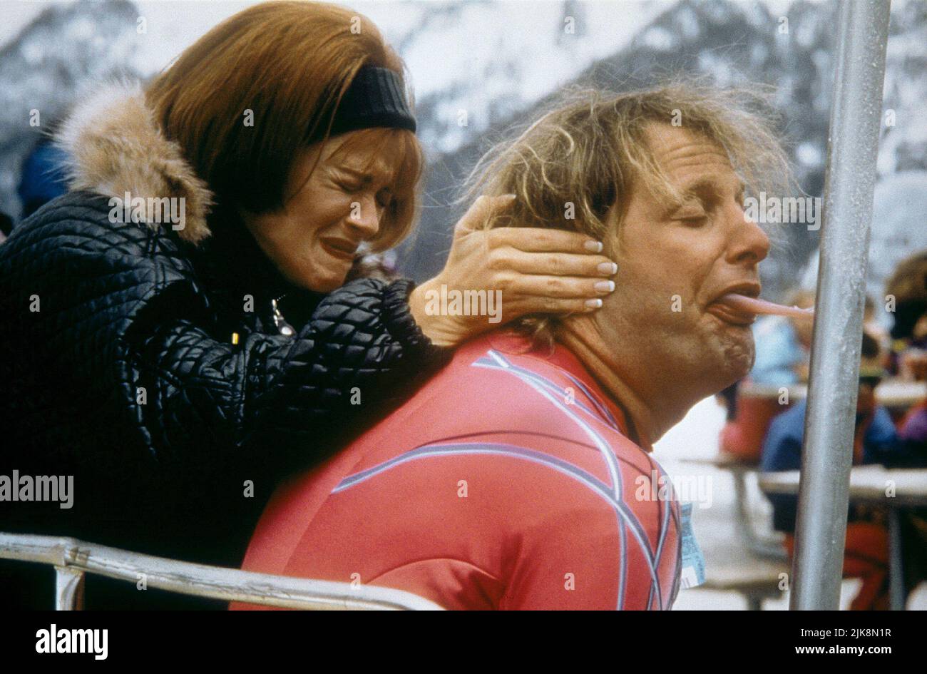 Lauren Holly & Jeff Daniels Film Dumb & Dumber; Dumb and Dumber (USA 1994) personaggi: Mary & Harry regista: Peter Farrelly 06 dicembre 1994 **ATTENZIONE** questa fotografia è ad uso esclusivamente editoriale ed è copyright di NEW LINE CINEMA e/o del fotografo assegnato dalla Film or Production Company e può essere riprodotta solo da pubblicazioni in concomitanza con la promozione del suddetto film. È richiesto un credito obbligatorio per il CINEMA NEW LINE. Il fotografo deve essere accreditato anche se conosciuto. Nessun uso commerciale può essere concesso senza l'autorizzazione scritta di The Film Company. Foto Stock