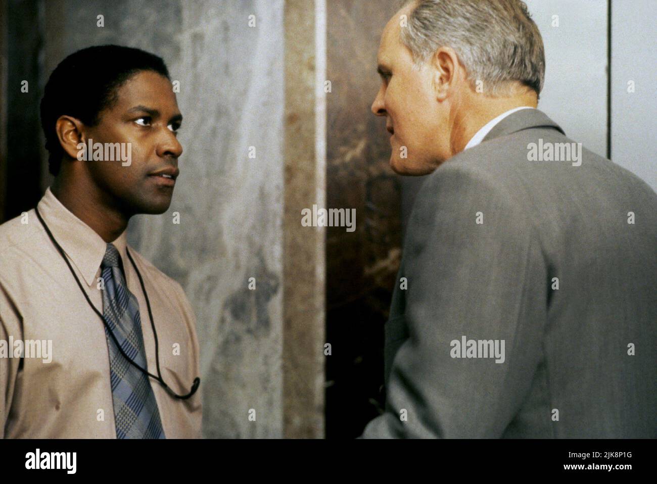 Denzel Washington, John Lithgow Film: The Pelican Brief (USA 1993) personaggi: Grey Grantham,Smith Keen / Literaturverfilmung (basato sul libro di John Grisham) regista: Alan J.Pakula 17 Dicembre 1993 **AVVISO** questa fotografia è solo per uso editoriale ed è copyright di WARNER BROS. E/o del fotografo assegnato dalla Film o dalla Società di produzione e può essere riprodotta solo da pubblicazioni in concomitanza con la promozione del suddetto Film. È richiesto un credito obbligatorio per WARNER BROS. Il fotografo deve essere accreditato anche quando è noto. Nessun uso commerciale può essere concesso senza Foto Stock