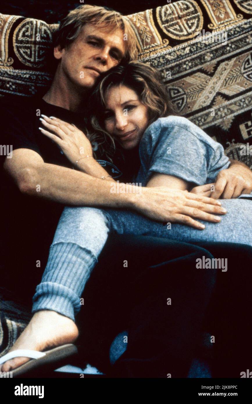 Nick Nolte & Barbra Streisand Film: The Prince of Tides (USA 1991) personaggi: Tom Wingo & Susan Lowenstein regista: Barbra Streisand 25 Dicembre 1991 **AVVISO** questa fotografia è esclusivamente ad uso editoriale ed è copyright DI COLUMBIA e/o del fotografo assegnato dalla Film o dalla Production Company e può essere riprodotta solo da pubblicazioni in concomitanza con la promozione del suddetto Film. È richiesto un credito obbligatorio per COLUMBIA. Il fotografo deve essere accreditato anche quando è noto. Nessun uso commerciale può essere concesso senza l'autorizzazione scritta della Film Company. Foto Stock