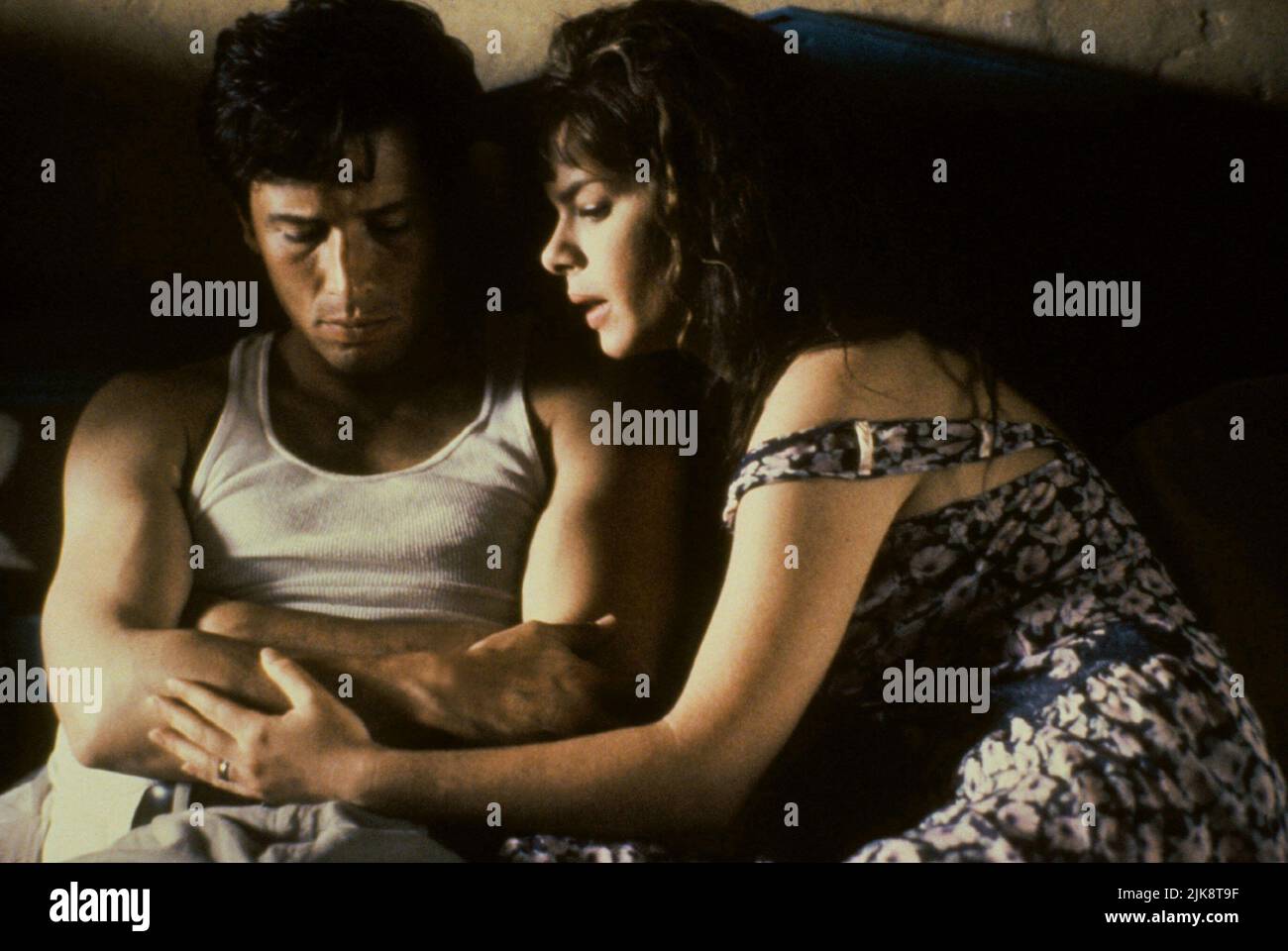 Brian Wimmer & marcia Gay Harden Film Late for Dinner (1991) personaggi: Willie Husband & Joy Husband regista: W.D. Richter 20 settembre 1991 **ATTENZIONE** questa fotografia è ad uso esclusivamente editoriale ed è copyright della NUOVA LINEA e/o del fotografo assegnato dalla Film or Production Company e può essere riprodotta solo da pubblicazioni in concomitanza con la promozione del suddetto Film. È richiesto un credito obbligatorio per LA NUOVA RIGA. Il fotografo deve essere accreditato anche se conosciuto. Nessun uso commerciale può essere concesso senza l'autorizzazione scritta di The Film Company. Foto Stock