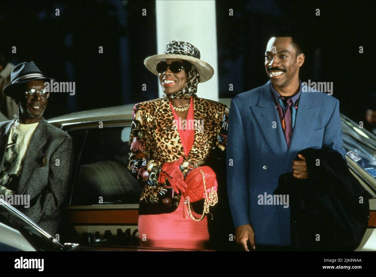 Sheryl Lee Ralph, Eddie Murphy Film: The Distinguished Gentleman (1992) personaggi: Miss Loretta, Thomas Jefferson Johnson regista: Jonathan Lynn 04 Dicembre 1992 **AVVISO** questa foto è solo per uso editoriale ed è copyright di BUENA VISTA e/o del fotografo assegnato dalla Film o dalla Production Company e può essere riprodotta solo da pubblicazioni in concomitanza con la promozione del suddetto Film. È richiesto un credito obbligatorio per BUENA VISTA. Il fotografo deve essere accreditato anche quando è noto. Nessun uso commerciale può essere concesso senza l'autorizzazione scritta della Film Company. Foto Stock