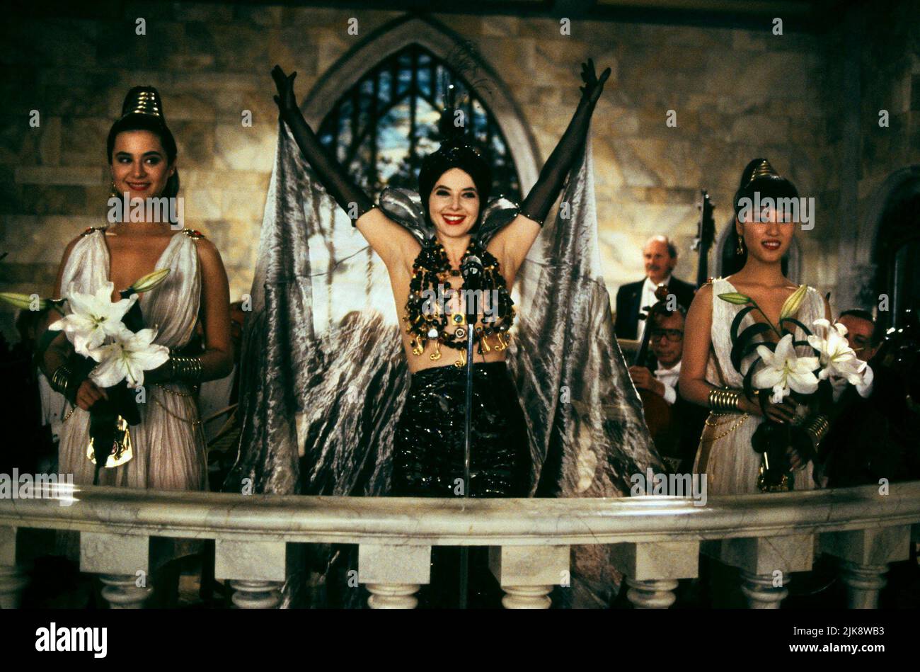 Isabella Rossellini Film Death diventa il suo (USA 1992) personaggi: Lisle von Rhoman regista: Robert Zemeckis 31 luglio 1992 **ATTENZIONE** questa fotografia è ad uso esclusivamente editoriale ed è copyright della UNIVERSAL e/o del fotografo assegnato dalla Film o Production Company e può essere riprodotta solo da pubblicazioni in concomitanza con la promozione del suddetto Film. È richiesto un credito obbligatorio a UNIVERSAL. Il fotografo deve essere accreditato anche se conosciuto. Nessun uso commerciale può essere concesso senza l'autorizzazione scritta di The Film Company. Foto Stock