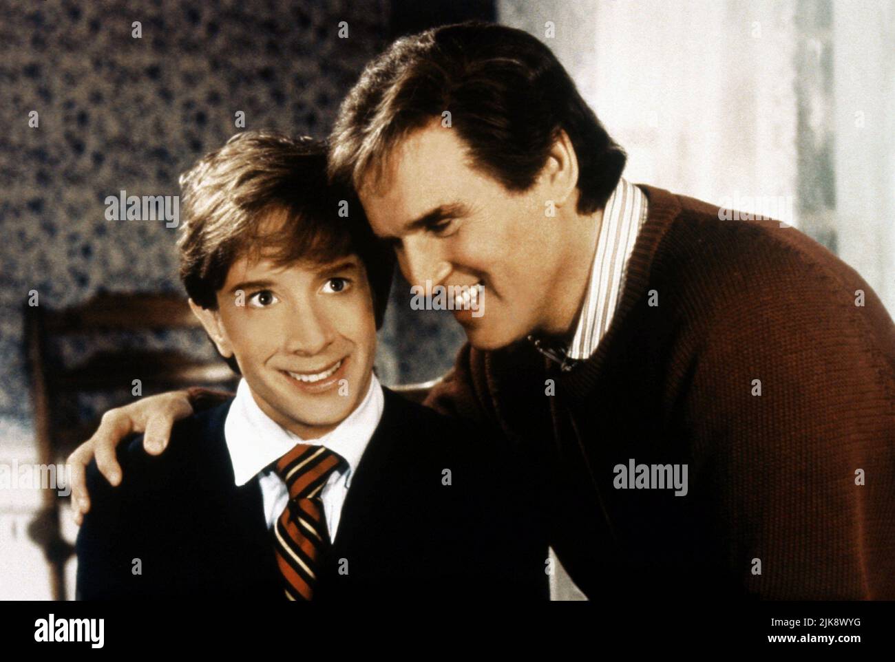 Martin Short & Charles Grodin Film Clifford (1994) personaggi: Clifford Daniels & Martin Daniels 01 aprile 1994 **ATTENZIONE** questa fotografia è ad uso esclusivamente editoriale ed è copyright di ORION e/o del fotografo assegnato dalla Film o Production Company e può essere riprodotta solo da pubblicazioni in concomitanza con la promozione del suddetto Film. È richiesto un credito obbligatorio a ORION. Il fotografo deve essere accreditato anche se conosciuto. Nessun uso commerciale può essere concesso senza l'autorizzazione scritta di The Film Company. Foto Stock