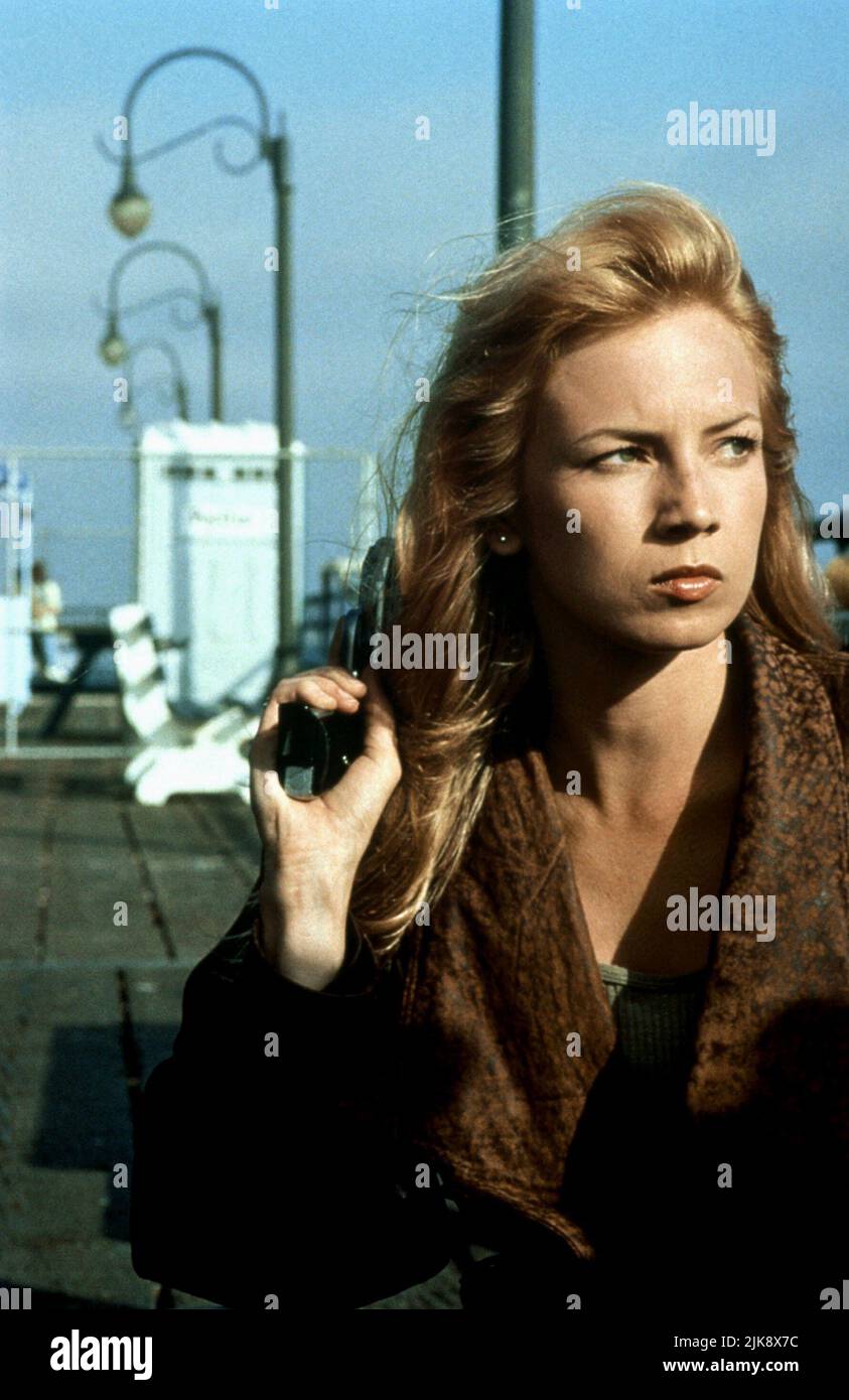 Traci Lords Film Ice (1991) personaggi: Ellen Reed regista: Brook Yeaton 15 giugno 1994 **ATTENZIONE** questa fotografia è solo per uso editoriale ed è copyright di PM ENT. E/o il fotografo assegnato dalla Film o dalla Production Company e può essere riprodotto solo da pubblicazioni in concomitanza con la promozione del suddetto Film. Un credito obbligatorio a PM ENT. è obbligatorio. Il fotografo deve essere accreditato anche se conosciuto. Nessun uso commerciale può essere concesso senza l'autorizzazione scritta di The Film Company. Foto Stock