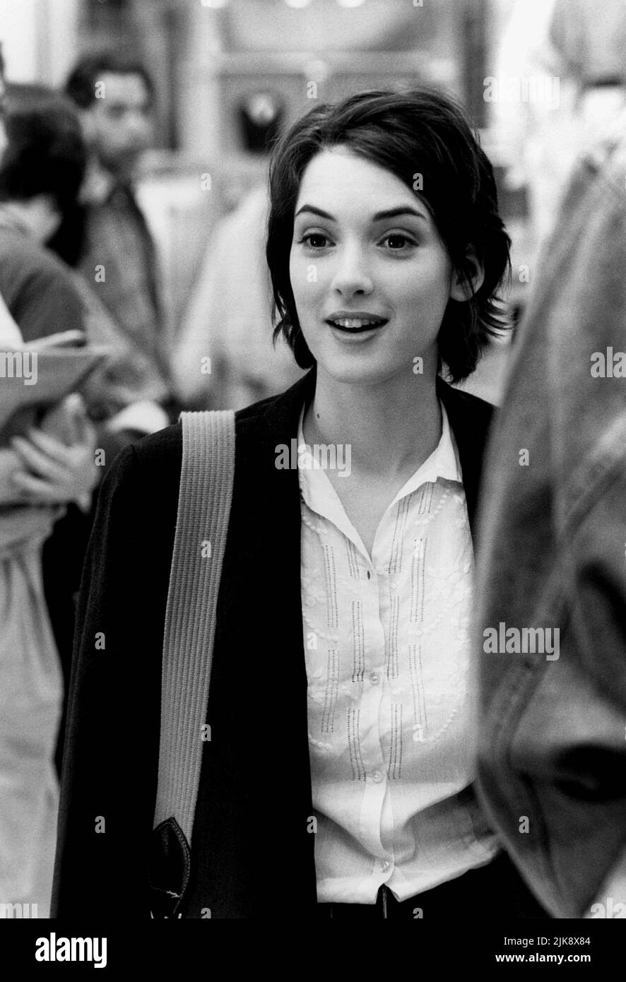 Winona Ryder Film Reality Bites (USA 1994) personaggi: Lelaina Pierce regista: Ben Stiller 18 febbraio 1994 **ATTENZIONE** questa fotografia è ad uso esclusivamente editoriale ed è copyright di IMMAGINI UNIVERSALI e/o del fotografo assegnato dalla Film o Production Company e può essere riprodotta solo da pubblicazioni in concomitanza con la promozione del suddetto Film. È richiesto un credito obbligatorio per LE FOTO UNIVERSALI. Il fotografo deve essere accreditato anche se conosciuto. Nessun uso commerciale può essere concesso senza l'autorizzazione scritta di The Film Company. Foto Stock