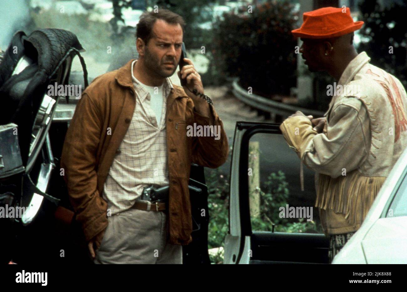 Bruce Willis & Damon Wayans Film: The Last Boy Scout (1994) personaggi: Joe Hallenbeck & Jimmy Dix regista: Tony Scott 13 Dicembre 1991 **ATTENZIONE** questa foto è solo per uso editoriale ed è copyright di WARNER BROS e/o del fotografo assegnato dalla Film o dalla Production Company e può essere riprodotta solo da pubblicazioni in concomitanza con la promozione del suddetto Film. È richiesto un credito obbligatorio per WARNER BROS. Il fotografo deve essere accreditato anche quando è noto. Nessun uso commerciale può essere concesso senza l'autorizzazione scritta della Film Company. Foto Stock